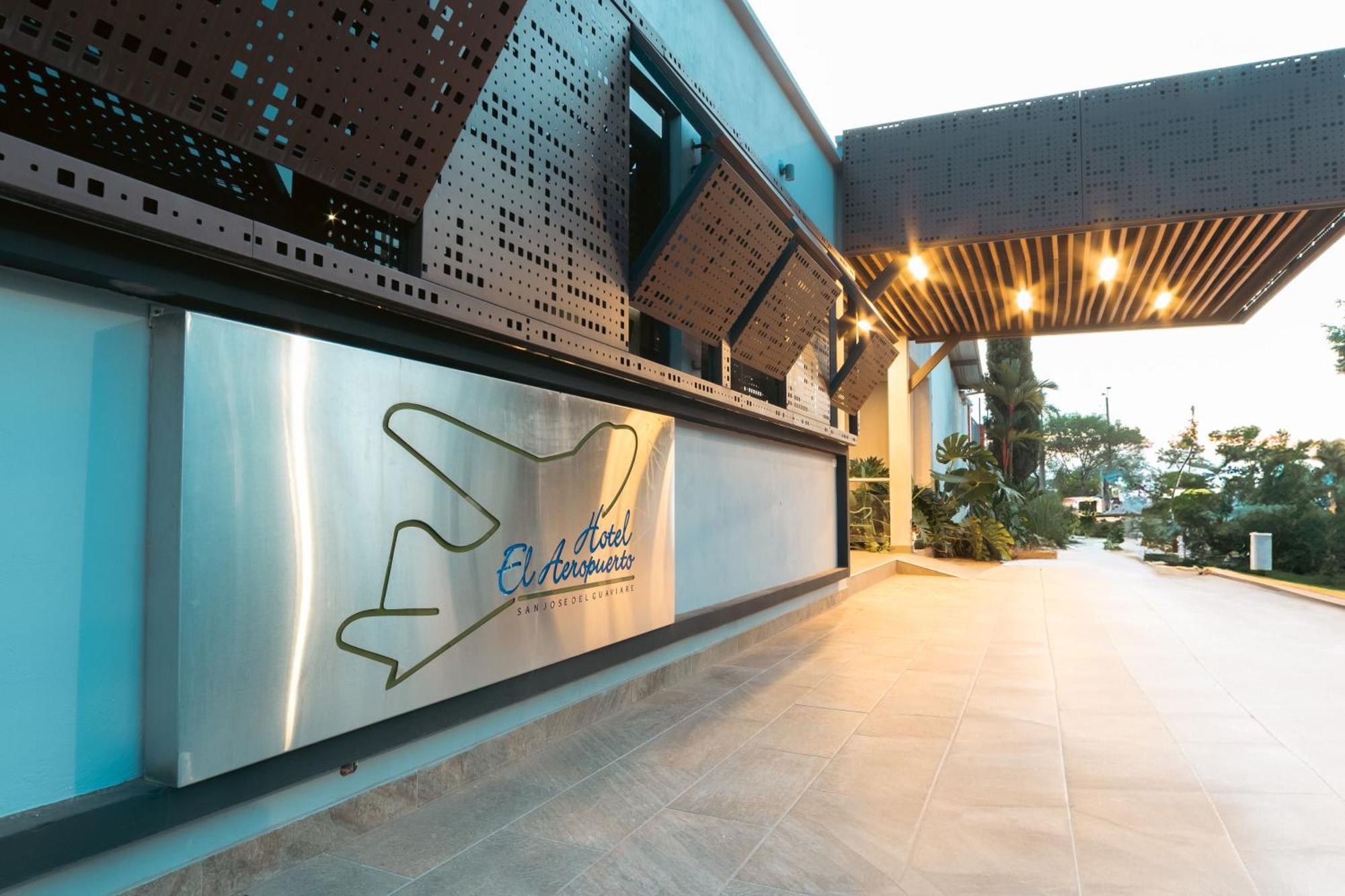 Hotel El Aeropuerto San Jose del Guaviare Exterior photo